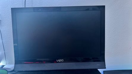 20x14 Vizio tv with stand
