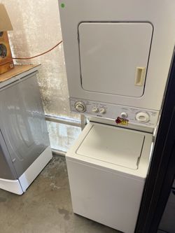 Whirlpool Stackable Single Unit 24” Inch Wide  Washer And Dryer Electric 220v 