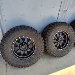 17x8.5+0 New Method Wheels And Toyo MT Tires 6x139.7 17"