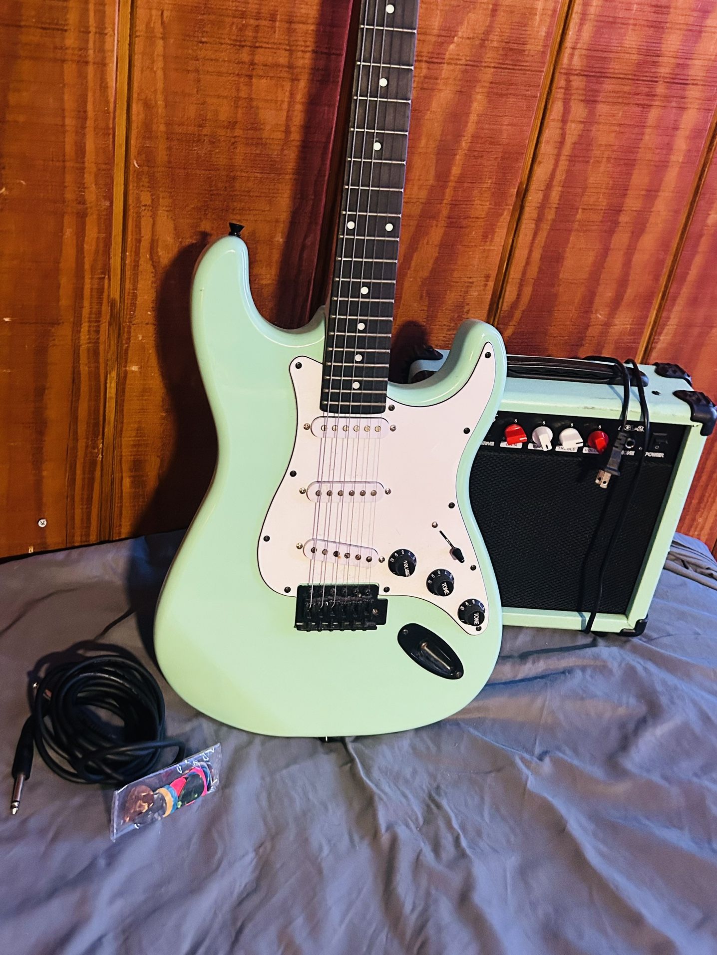GREAT ELECTRIC GUITAR +STARTER KIT
