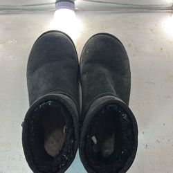 Black Uggs Women’s 7