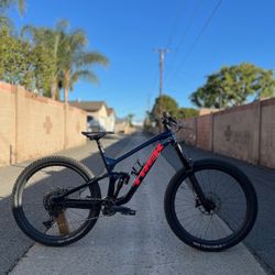Trek Slash Mountain Bike 
