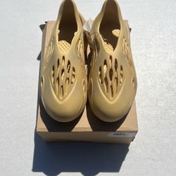 Adidas Yeezy Foam RNNR Desert Sand