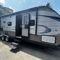 2019 Coachman 27ft Slide Out Queen Bed Excellent Condition