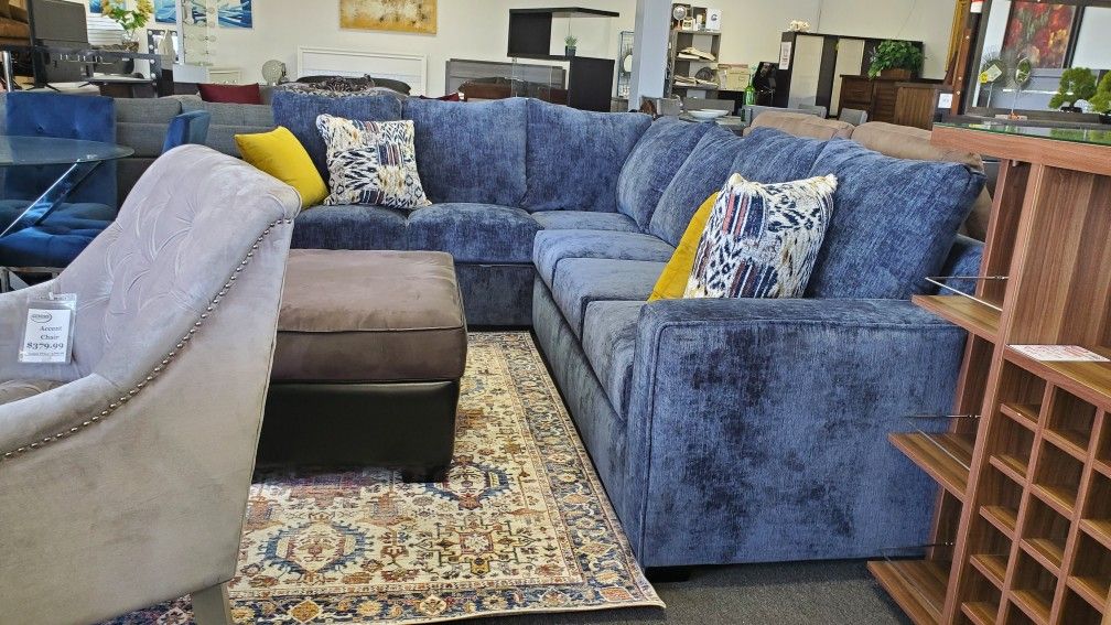 2pc Sectional, Brand New