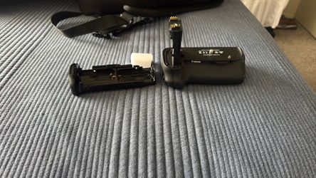 Canon battery pack