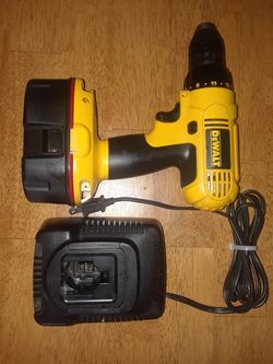 DeWalt 18 volt drill kit with brand-new battery and charger