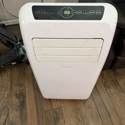 USED PORTABLE AC AND HEATER SERENELIFE MODEL SLACHT128 12,000 BTU.