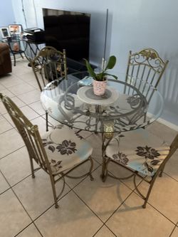 Dining table set