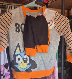 Boys outfit size 4t Halloween bluey