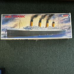 1/400 scale RMS Titanic model kit