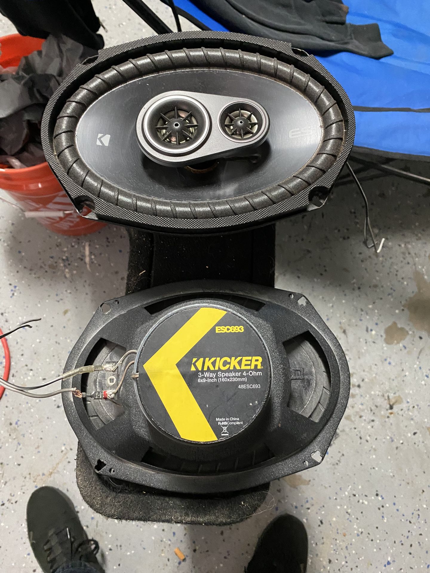 2 6x9 Speakers