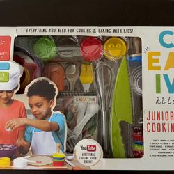 The CrEATive Kitchen Junior chef cooking set 
