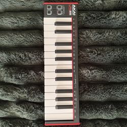 Akai Professional LPK25 - USB MIDI Keyboard Controller 25 keys