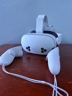 Meta Quest 3s VR with free carrying case