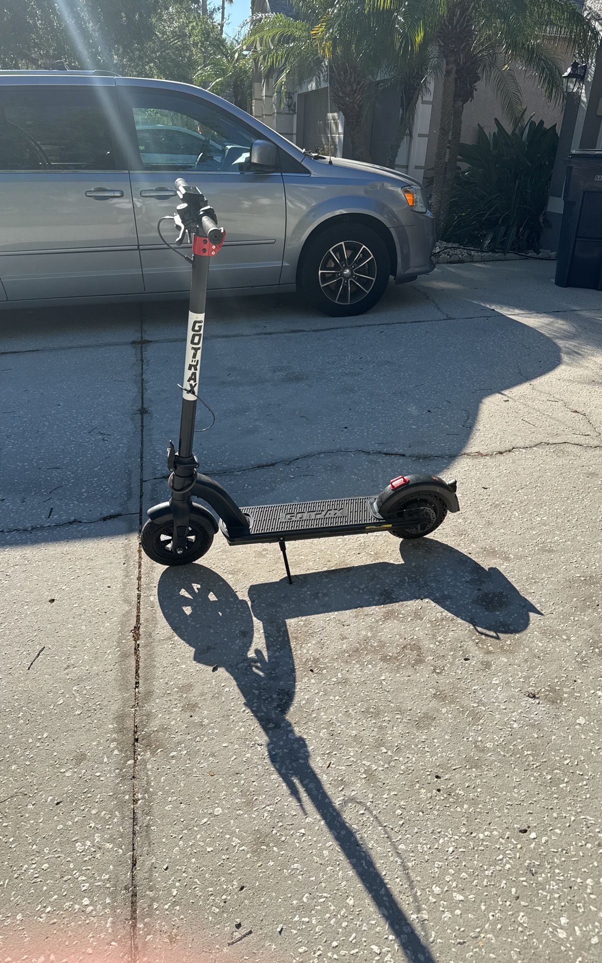 ELECTRIC SCOOTER (20 MPH MAX)