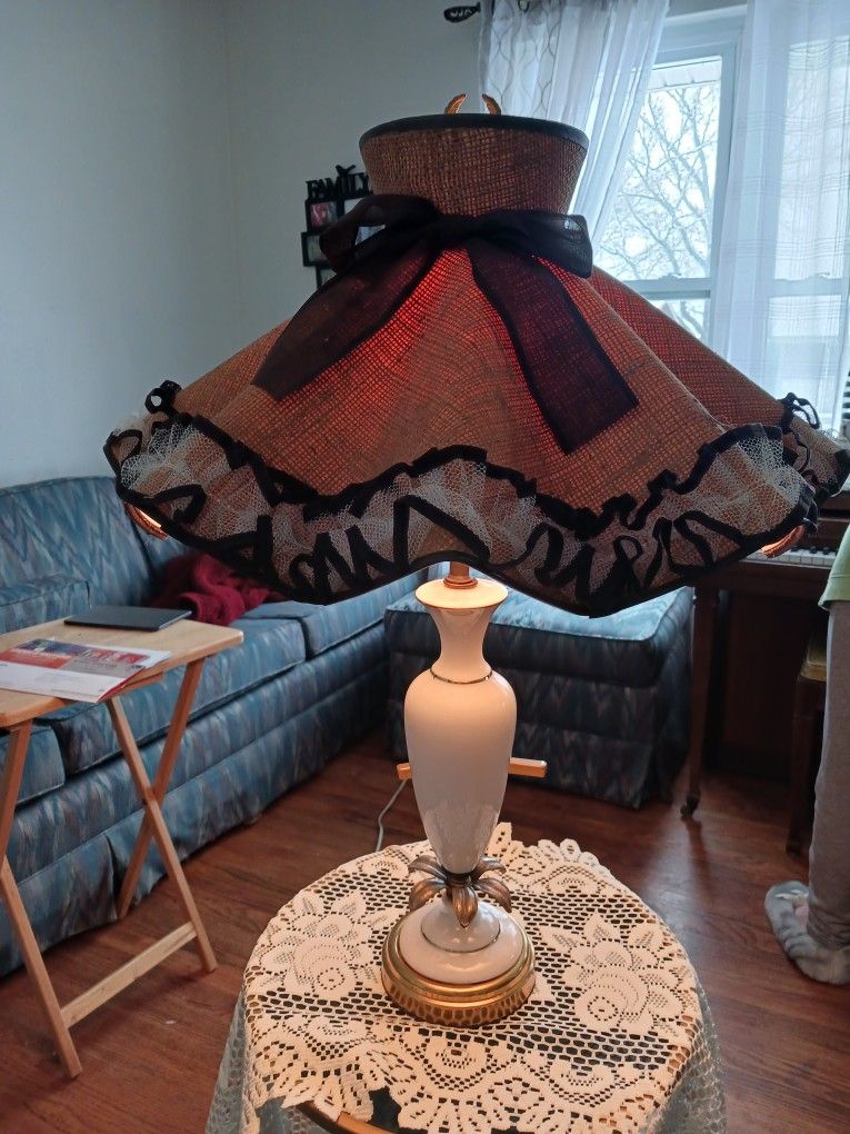  REALLY NEAT LOOKING VINTAGE LAMP  AND SHADE 