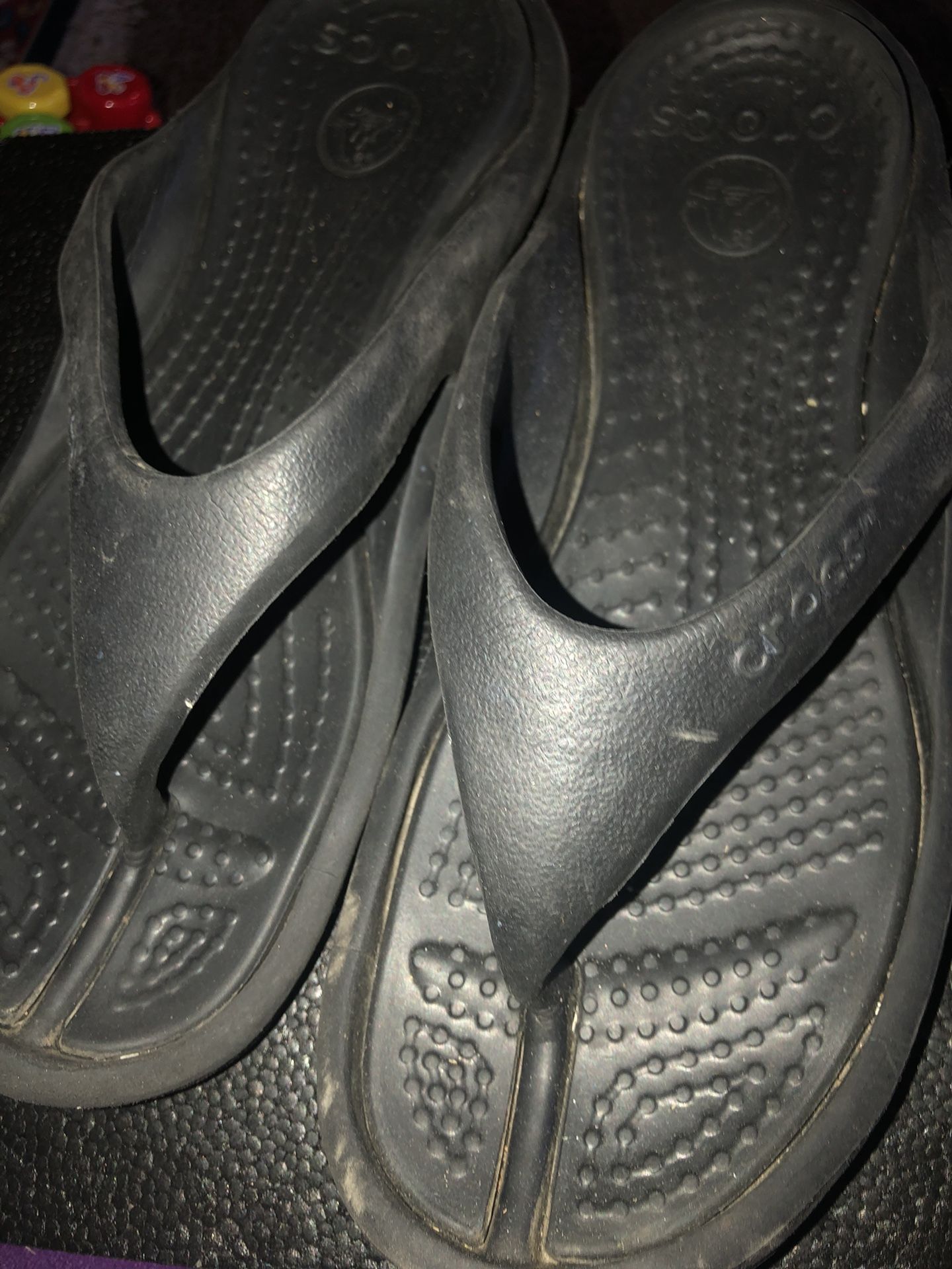 CROCS  Unisex Thong Molded Sandals. Size 10M