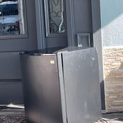 Mini Fridge One Dent Works Good Keeps Drink Cool Casjapp Only 