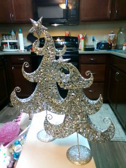 2 decorative Christmas trees