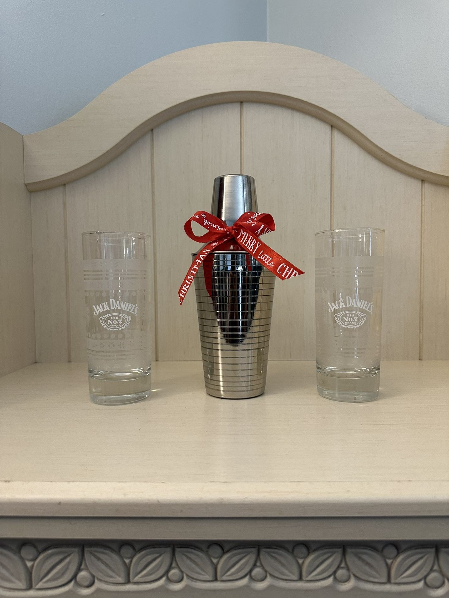 Jack Daniel’s  Christmas ❄️ 10 oz Glasses & Stainless Steel Shaker 
