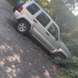 Jeep Liberty 04 1800 OBO 