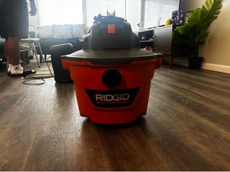 RIDGID 5-Gallon Wet/Dry Shop Vacuum w/ Hose & Attachments