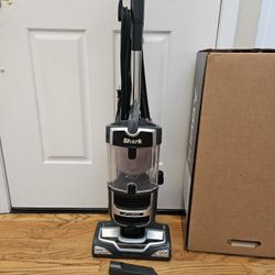 New Cond SHARK NAVIGATOR  VACUUM WORKS EXCELLENT  ,AMAZING POWER SUCTION  , ATTACHMENT 