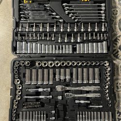 DEWALT MECHANIC TOOL SET, MISSING SOME PCS