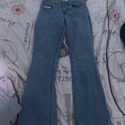 Levi’s Size 10 Flare Jeans – Light Wash