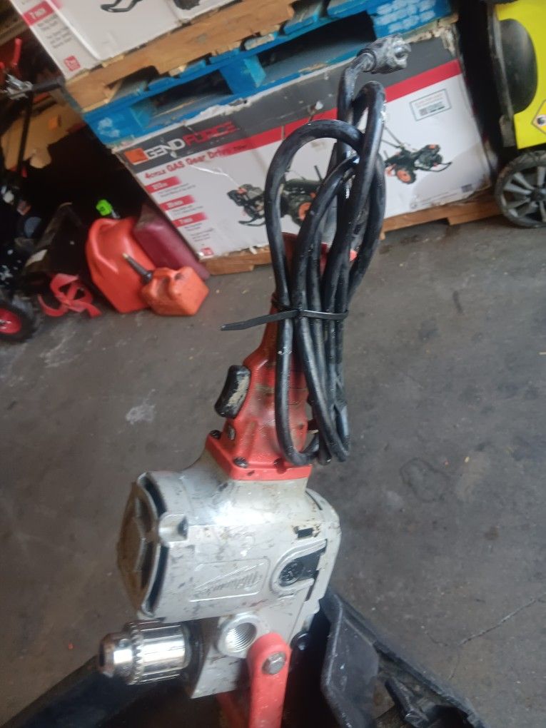 Milwaukee Hole-Hawg 7.5 amps 1/2 in. Corded Drill
