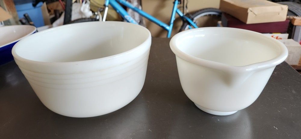 Vintage Hamilton Beach Pyrex 2 Pc Mixing Bowl Set