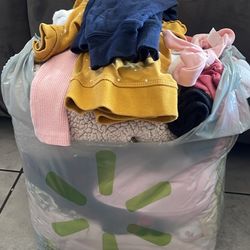 bag of babygirl clothes 