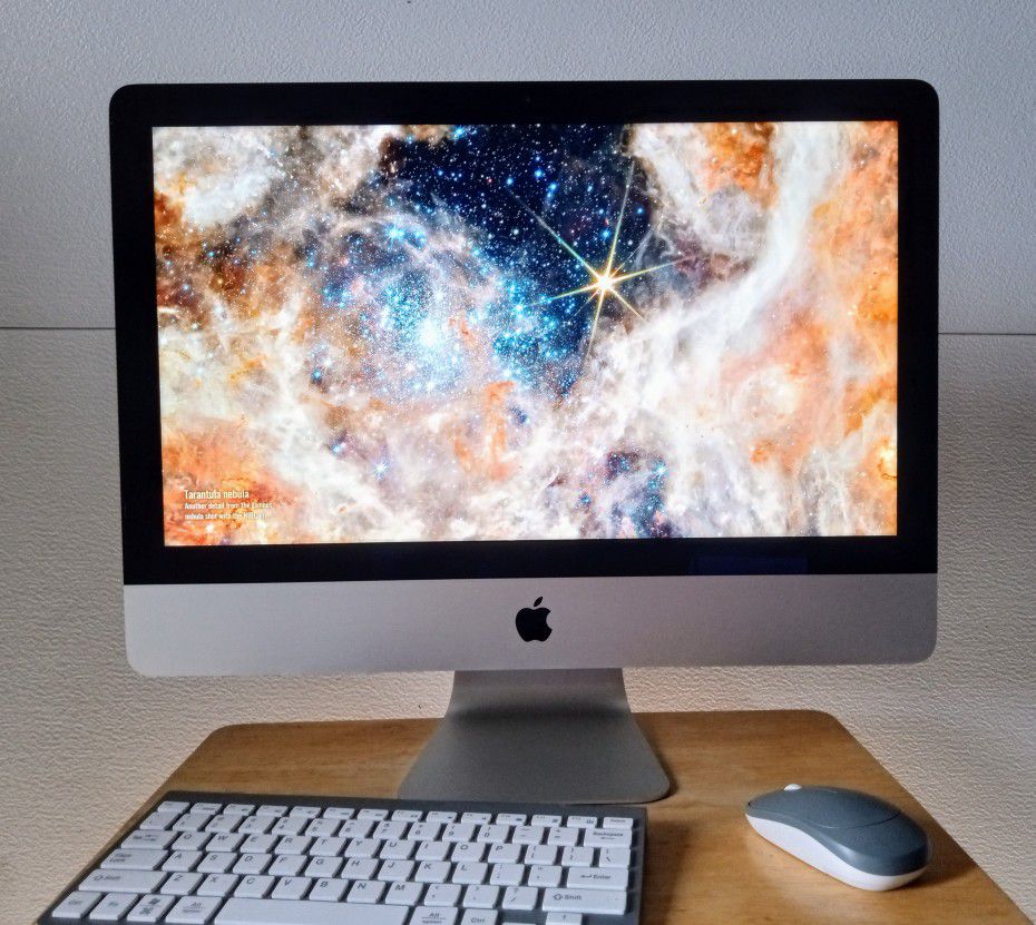 Like New Apple iMac Desktop Computer For Sale.