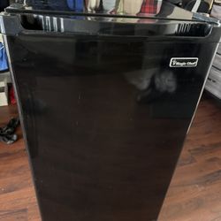 Fridge Magic Chef MCBR440BE