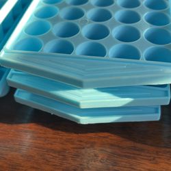 Arrow Small Ice Cube Trays for Freezer, 3 Pack, with Ice Bin - 60 Mini  Cubes Per Tray, 180 Cubes Total - Made in the USA, BPA Free - Ideal Small  Ice Cube Trays - Blue 