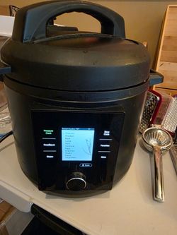 Chef iQ pressure cooker with Wi-Fi and built-in guided recipes