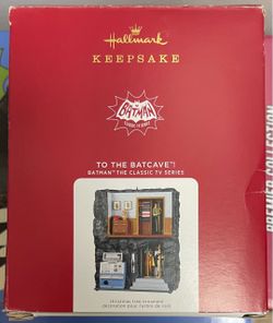 2021 Hallmark Keepsake Batman Interactive Ornament — Bruce Wayne & Dick Grayson Bat-Pole scene