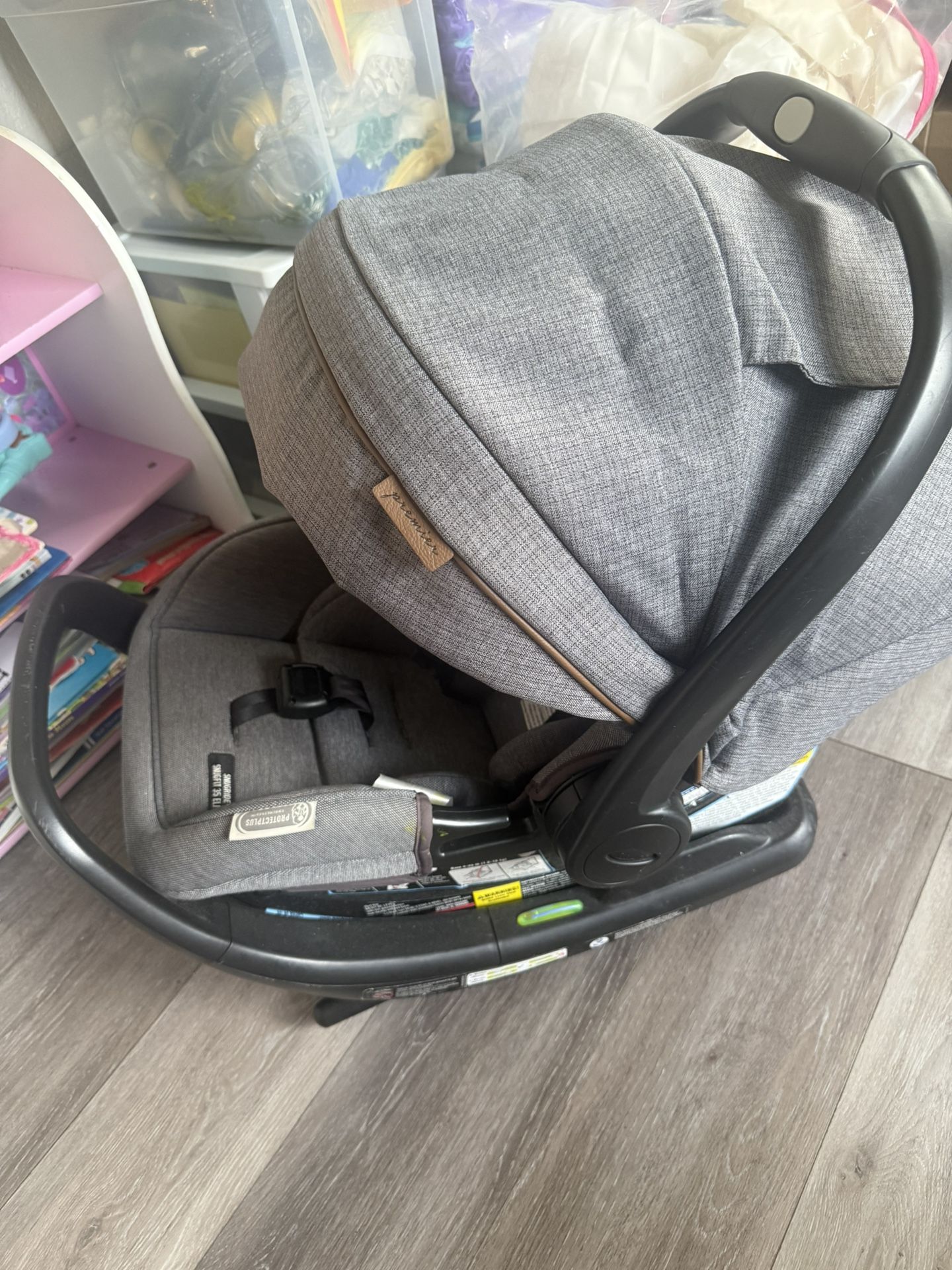 Graco Premium Baby Car seat With Base