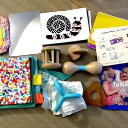 Lovevery The Charmer (3-4) Months )