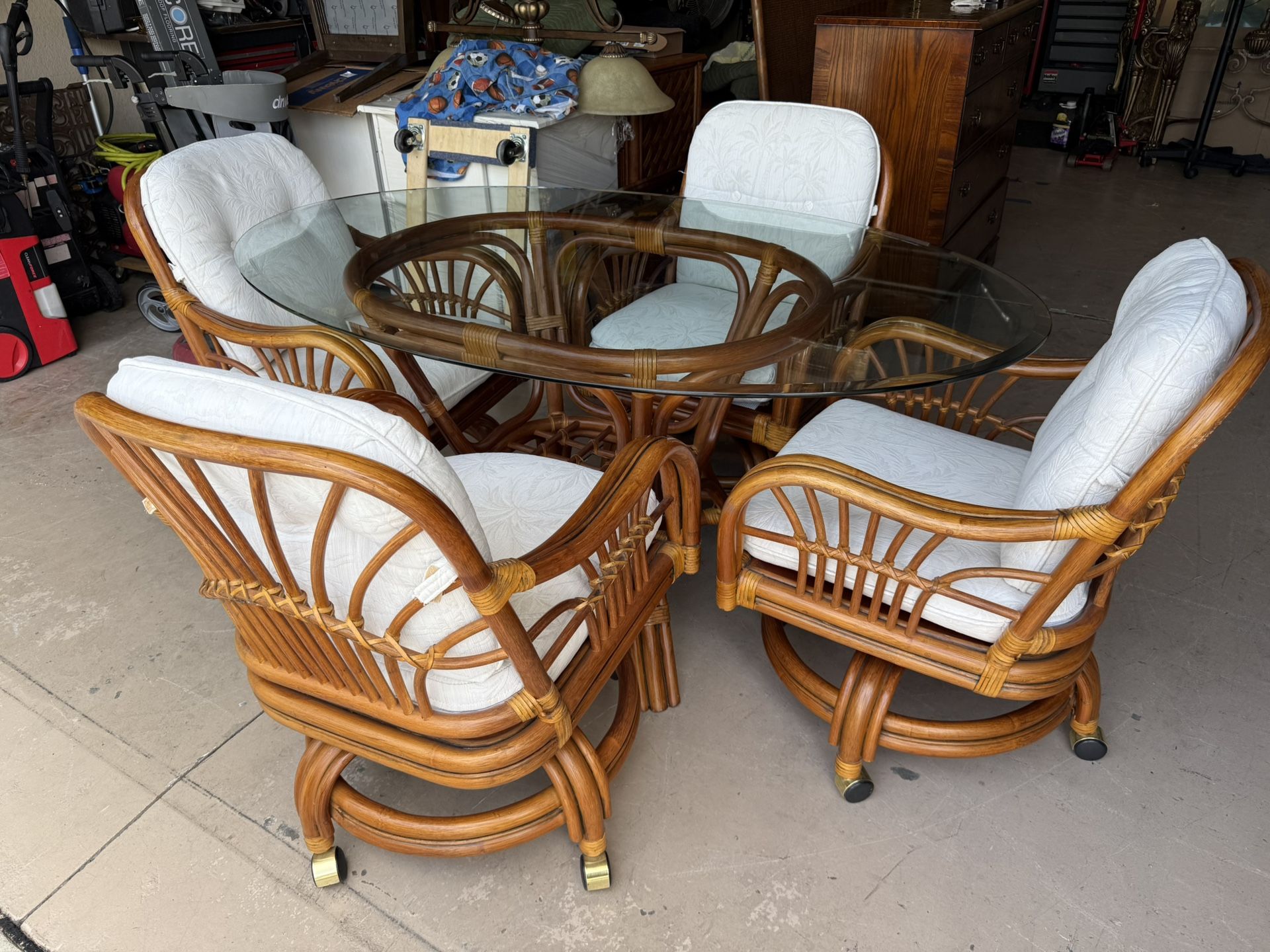 Rattan Dining Table & 4 swivel rocker chairs in brand new condition. Excellent condition.