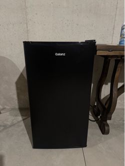Galanz 3.3 Cu ft One Door Mini Fridge