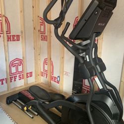 Elliptical Machine Sole E35