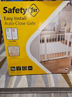 Baby gate, dog gate, Safety 1st easy install, auto close gate, box sealed, never used