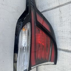 Kia Sportage Tail Light 2022-2024 OEM 