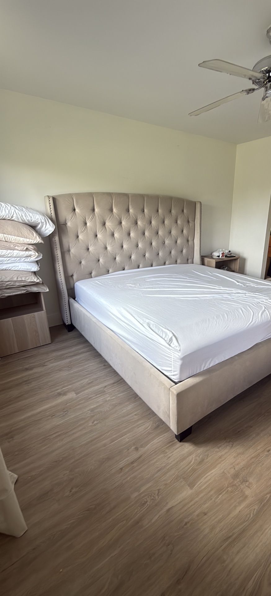 King Size Upholstered bed Frame With Headboard