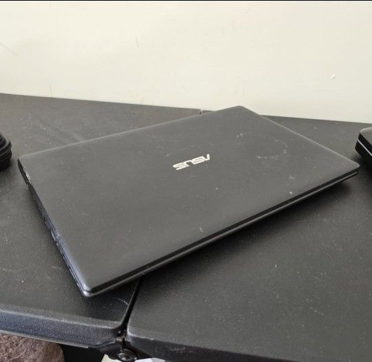 Laptop - Needs work no charger
