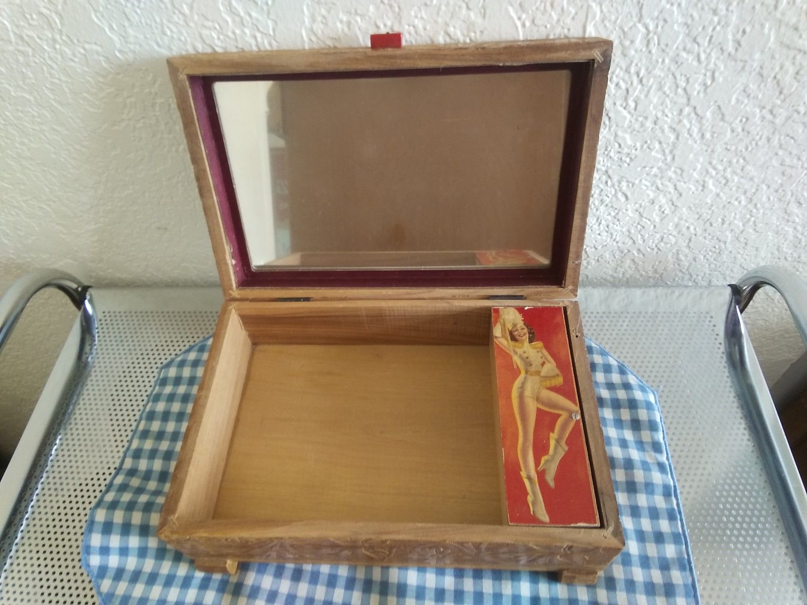 Musical jewelry box