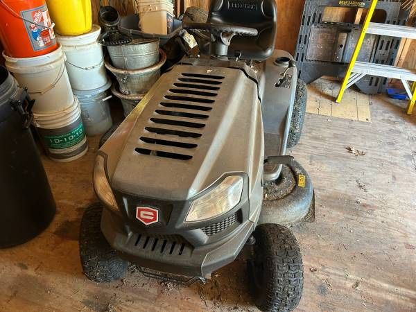 Riding Lawn Mower - Craftsman T1000, 42°, Garage Kept