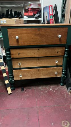 Free Vintage Style Dresser